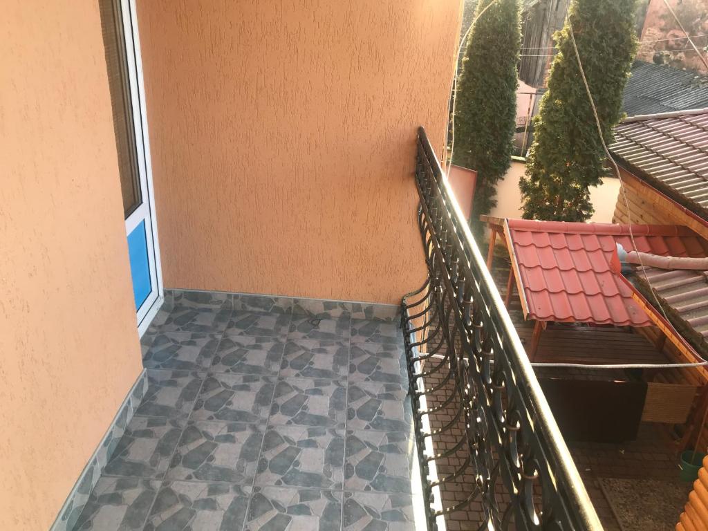 Balkón nebo terasa v ubytování Domino