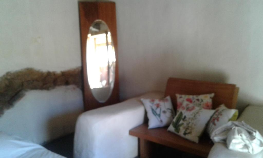 Una cama o camas en una habitación de Hostal del Ingles