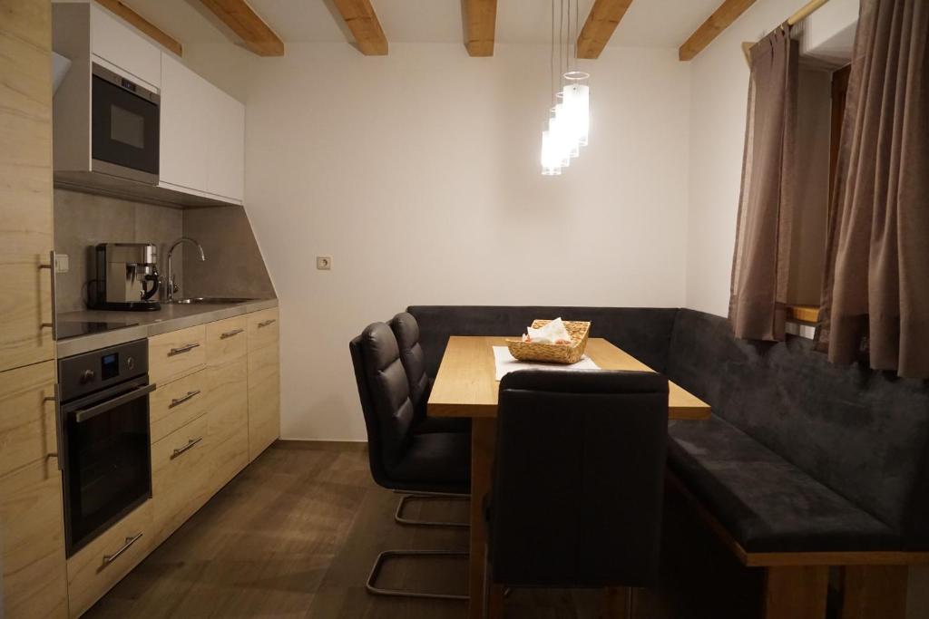 Kuchyň nebo kuchyňský kout v ubytování Wegscheiderhof