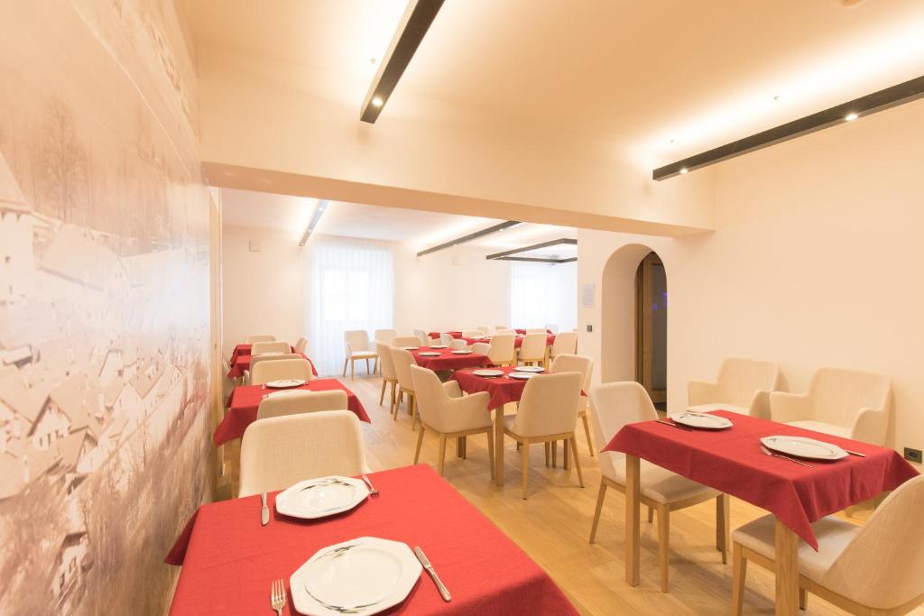 A seating area at Belvenu Boutique Hotel