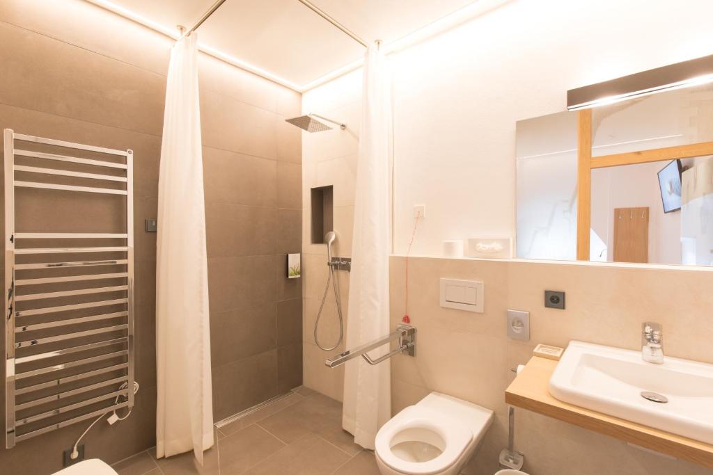 A bathroom at Belvenu Boutique Hotel