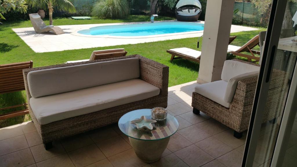 Villa Ines a Capoterra - Lussuosa Villa con Piscina