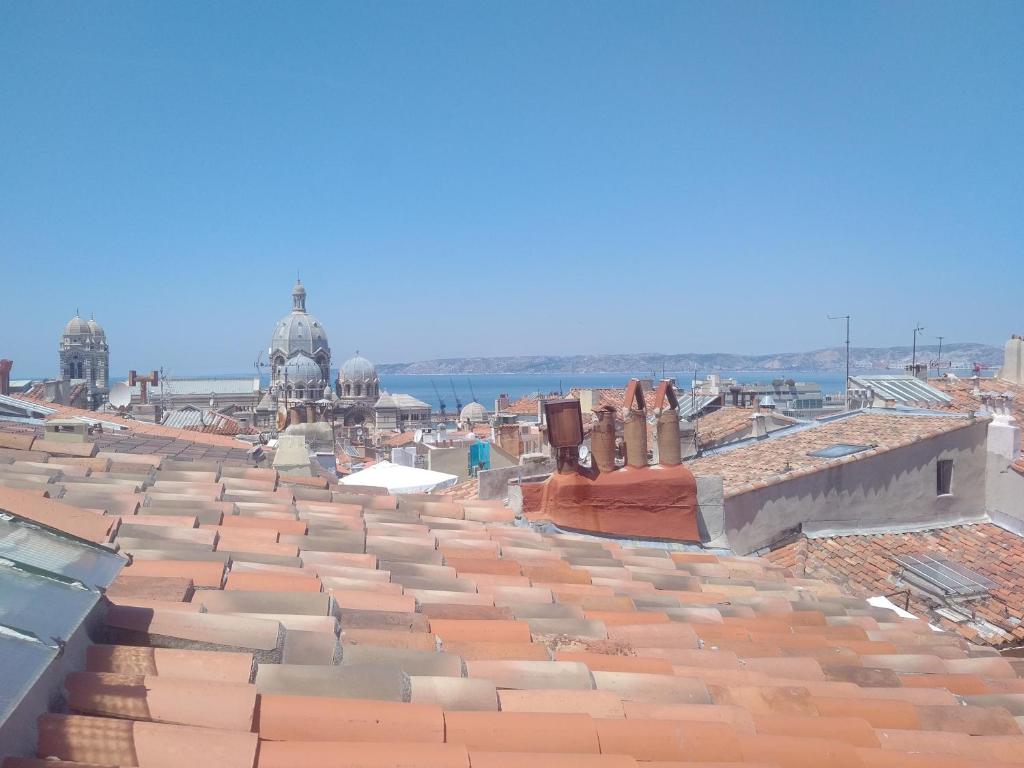 une vue depuis le toit d'une mosquée dans l'établissement Maison Du Vieux Panier Vieux Port, à Marseille