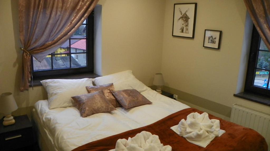 Postel nebo postele na pokoji v ubytování Gościniec Młyn