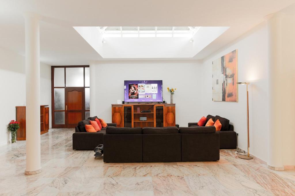 A television and/or entertainment centre at 100 Island Village Julia