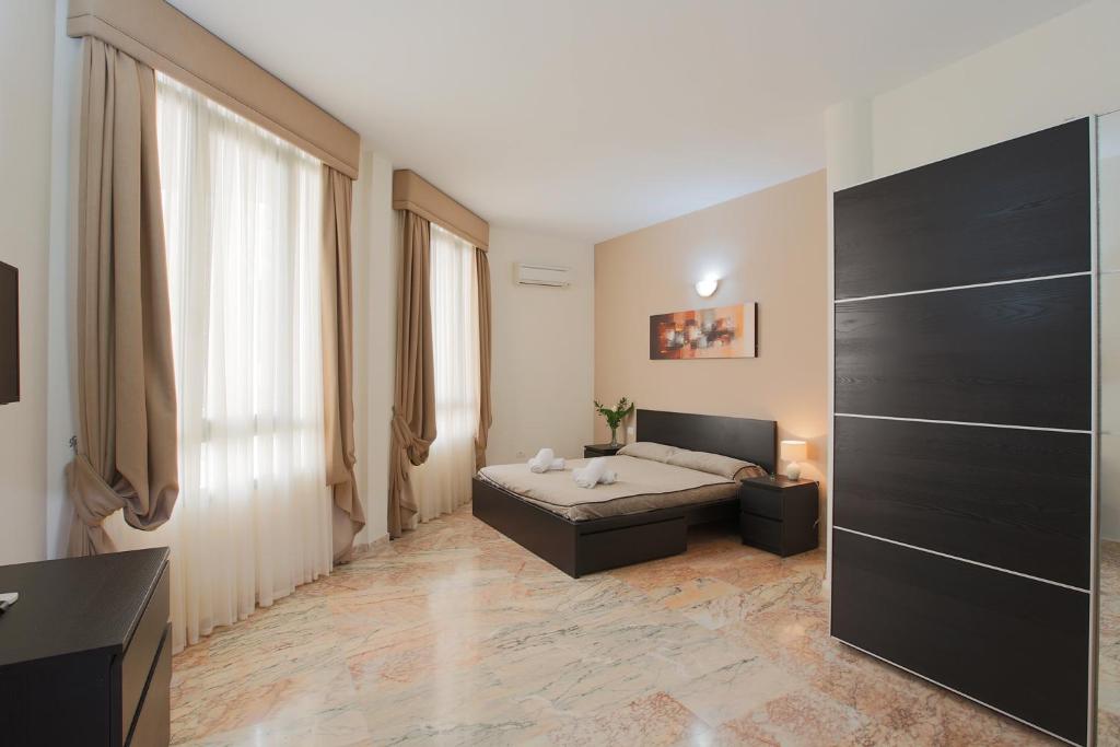 A bed or beds in a room at 100 Island Village Julia
