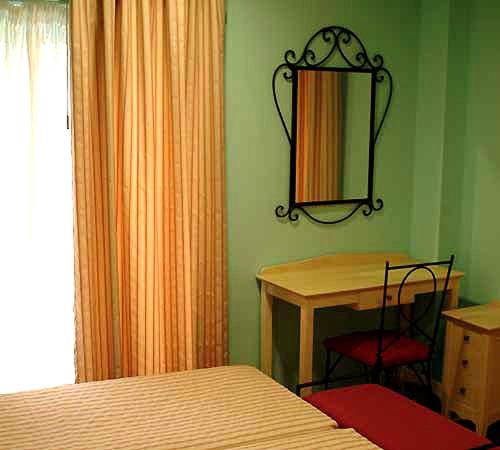 Postel nebo postele na pokoji v ubytování Apartamentos Villa de Noja