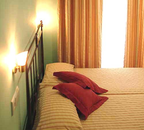 Postel nebo postele na pokoji v ubytování Apartamentos Villa de Noja