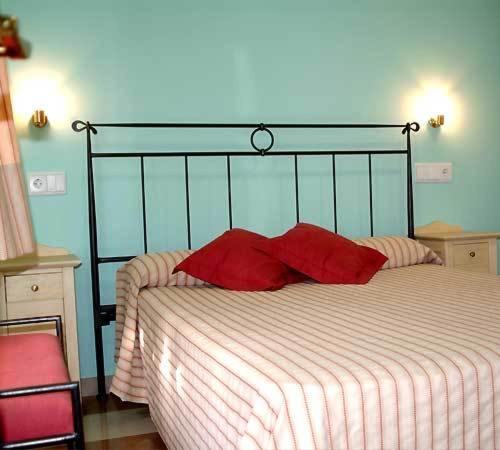 Postel nebo postele na pokoji v ubytování Apartamentos Villa de Noja