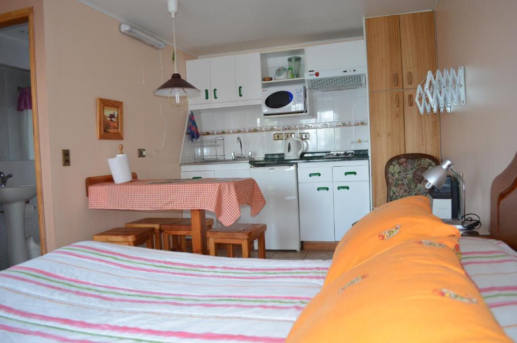Kuchyň nebo kuchyňský kout v ubytování Los Gualles de la Candelaria Apart Hotel