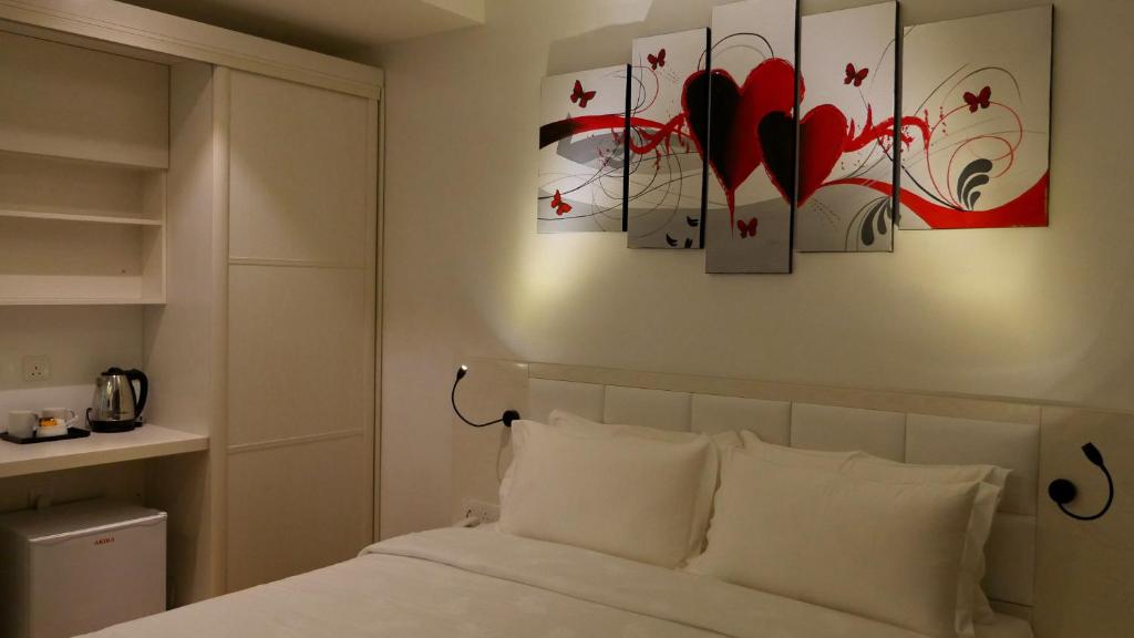 Postel nebo postele na pokoji v ubytování Pine Garden Hotel