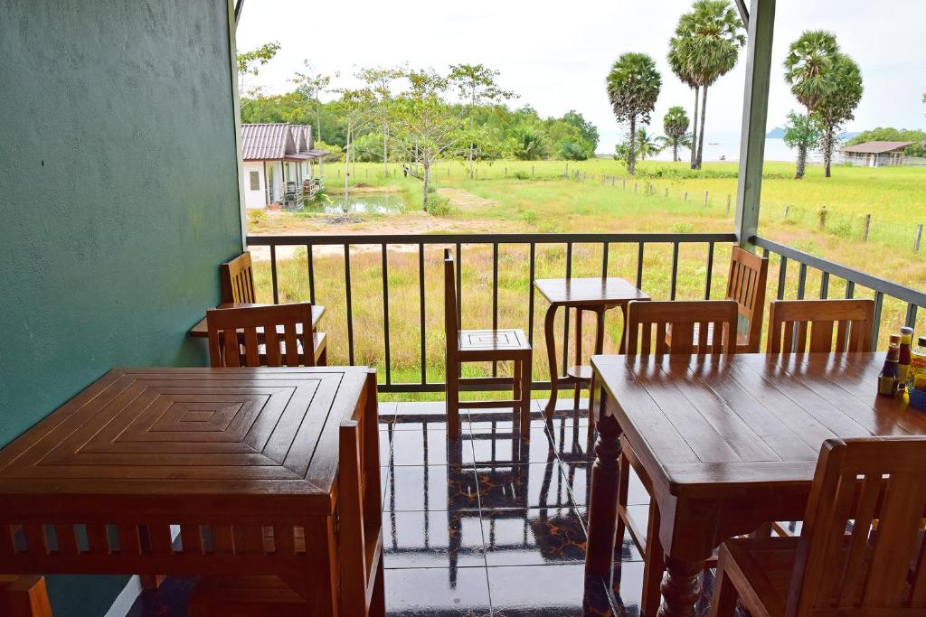 Balkón nebo terasa v ubytování Anissa Resort Koh Yao Yai