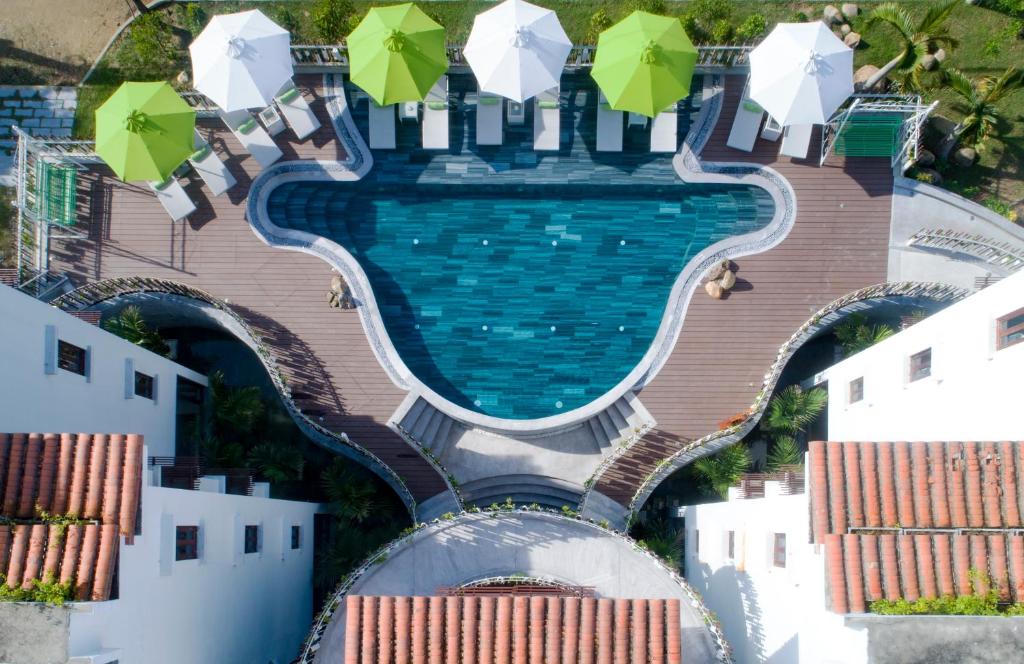 Изглед към басейн в Elites Riverside Hotel & Spa Hoi An или наблизо