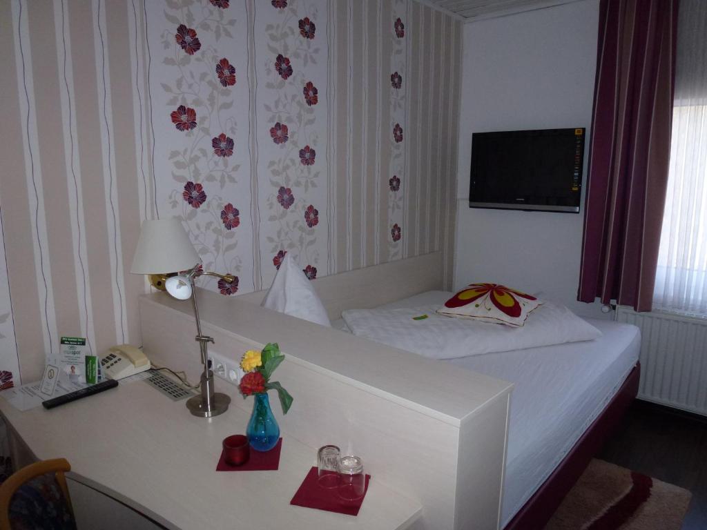 Postel nebo postele na pokoji v ubytování Hotel Wildunger Hof mit Gemeinschaftsküche