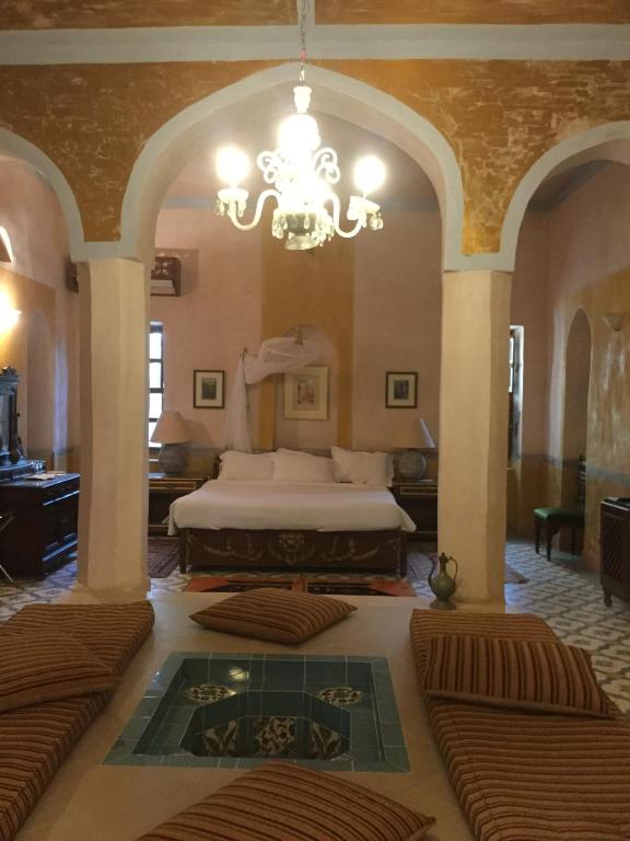 Postel nebo postele na pokoji v ubytování Al Moudira Hotel