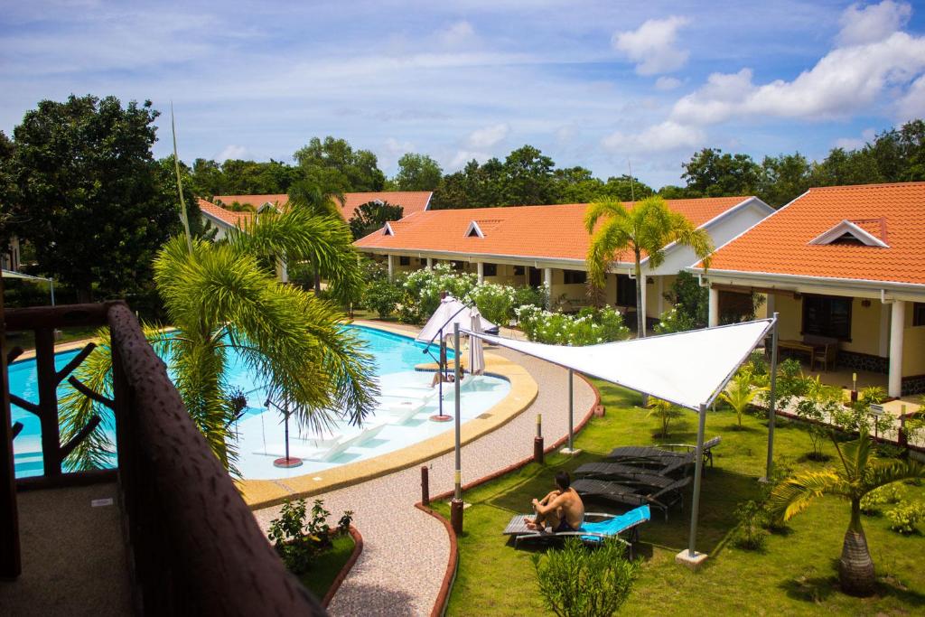 Bazén v ubytování Sunville Hotel and Restaurant nebo v jeho okolí