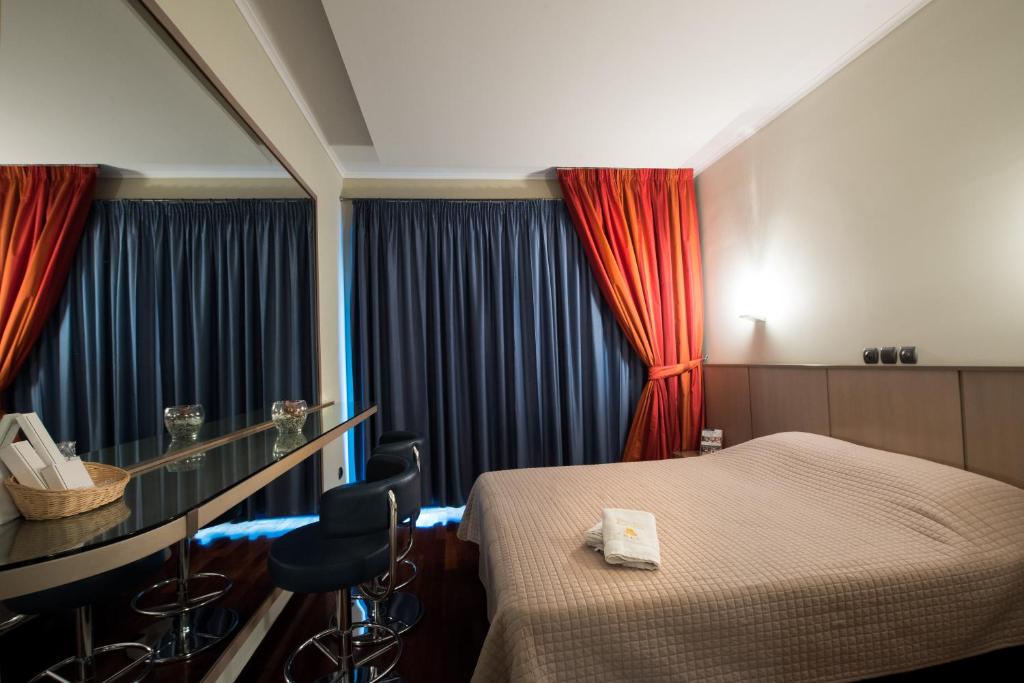 Postel nebo postele na pokoji v ubytování Pines Hotel