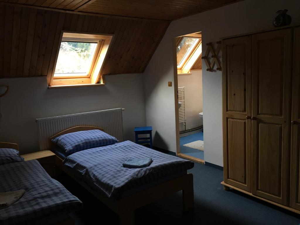 Cama o camas de una habitación en Česká Chalupa