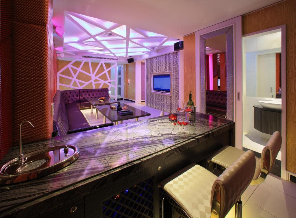 Roman Vacation Motel - Queen Room With Spa Bath