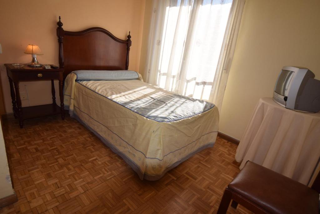 Кровать или кровати в номере Hostal Blazquez Sanchez