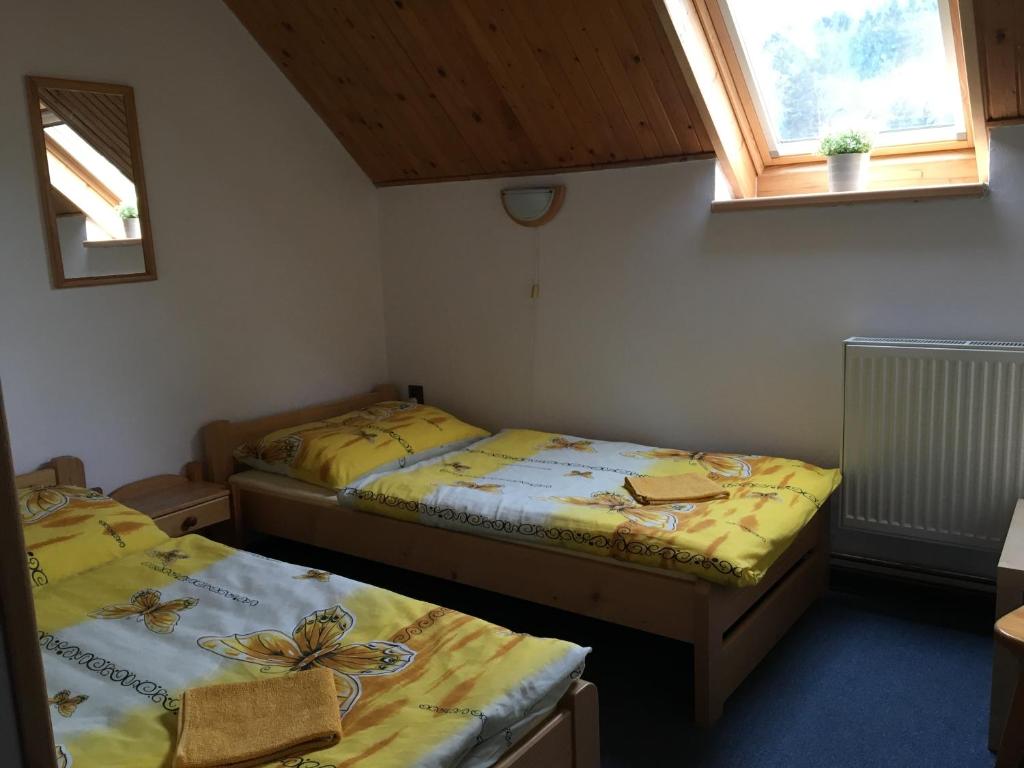 Cama o camas de una habitación en Česká Chalupa