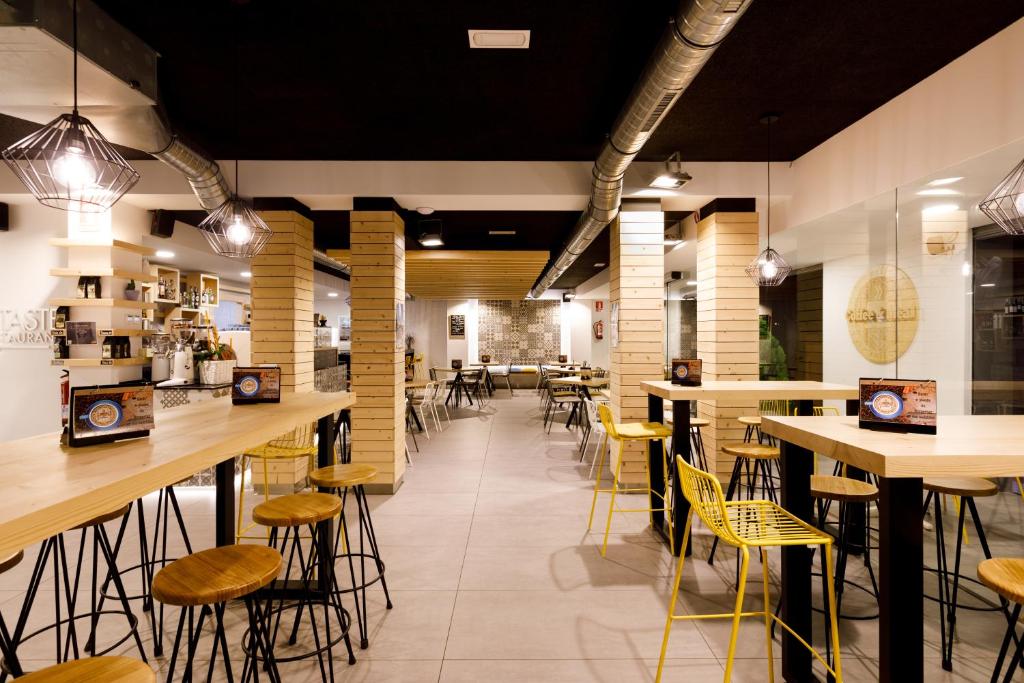 Reštaurácia alebo iné gastronomické zariadenie v ubytovaní Hotel Val Convention