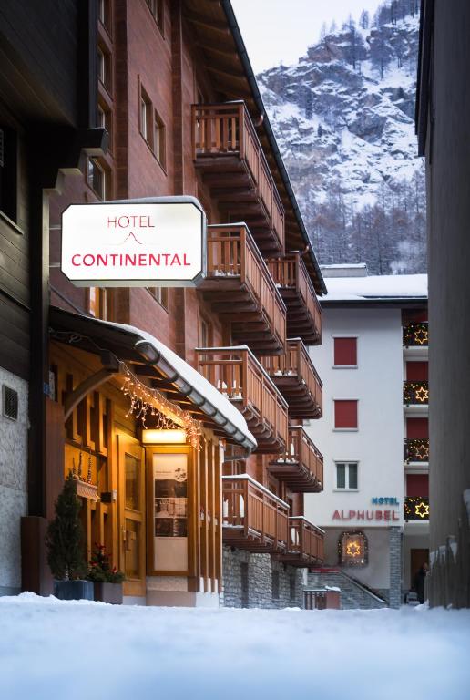 Nespecifikovaný výhled na hory nebo výhled na hory při pohledu z hotelu