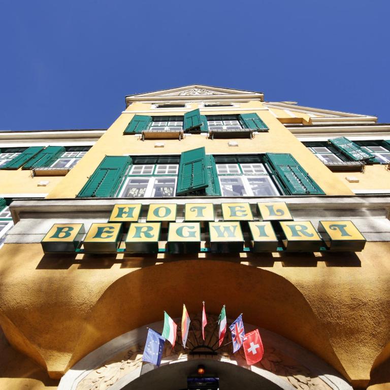 Budynek, w którym mieści się hotel