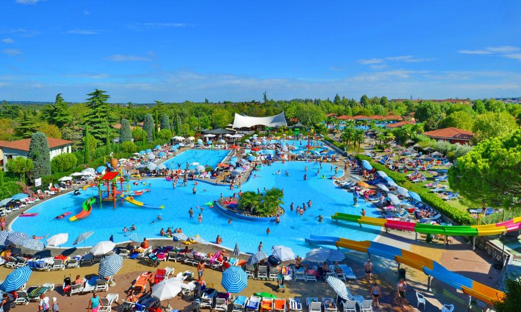 an overhead view of a water park with people in it at Camping Bella Italia in Peschiera del Garda
