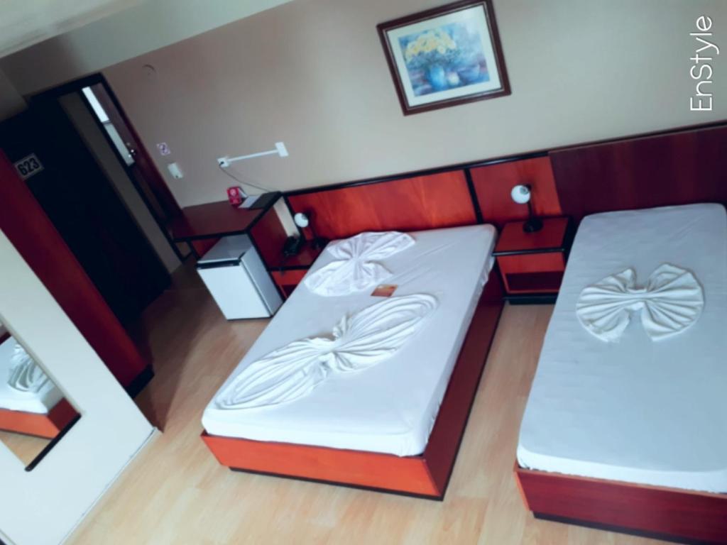 Postel nebo postele na pokoji v ubytování Geneviee Palace Hotel