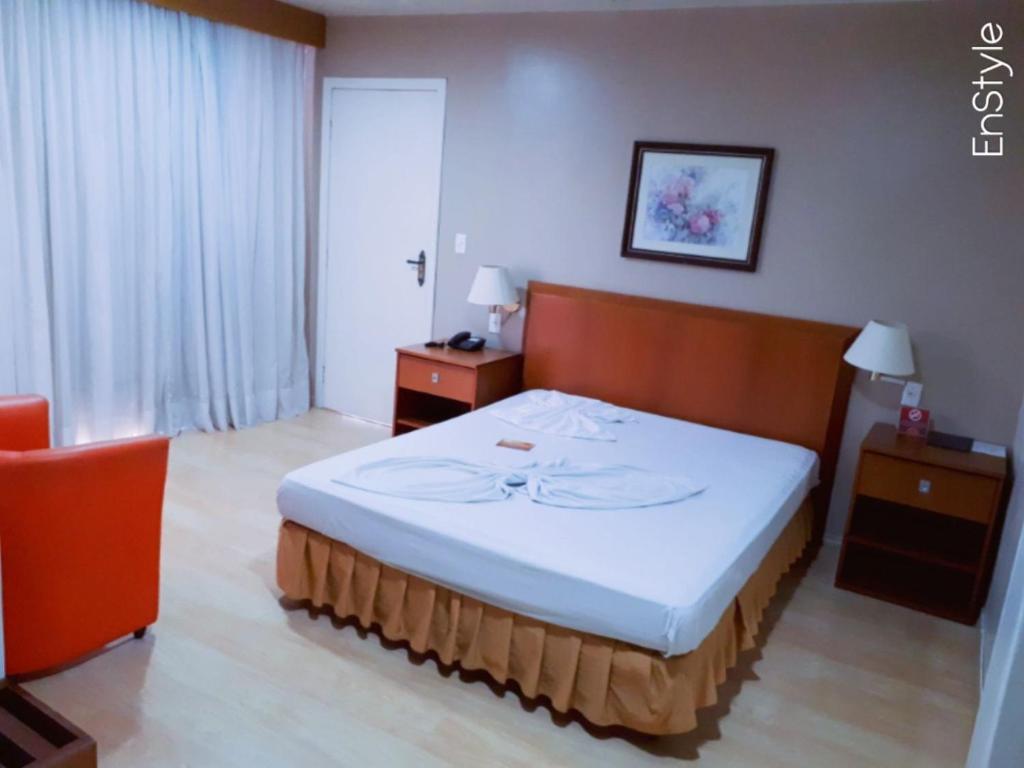 Postel nebo postele na pokoji v ubytování Geneviee Palace Hotel