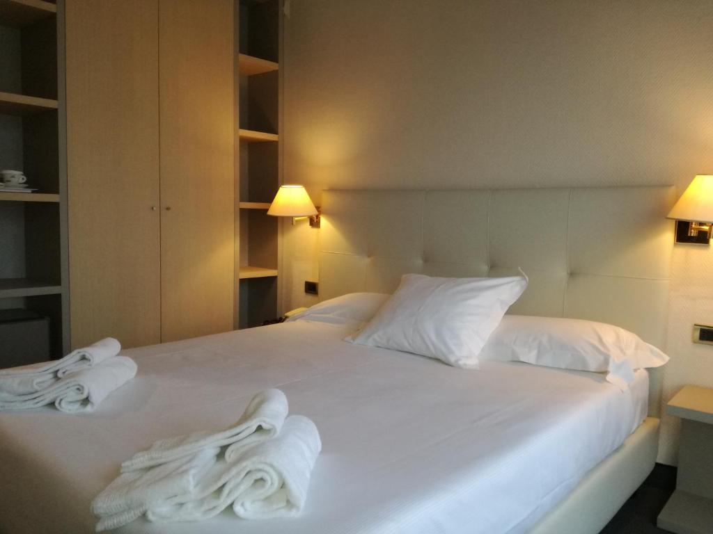 Postel nebo postele na pokoji v ubytování Hotel Augustus