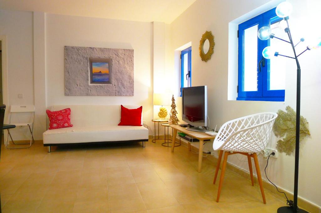Televízia a/alebo spoločenská miestnosť v ubytovaní Love Sitges & Beach