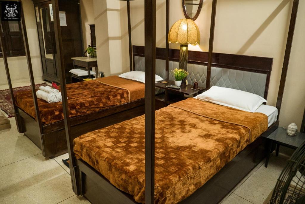 Dera Haveli- Heritage homestay - Queen Room With Two Queen Beds