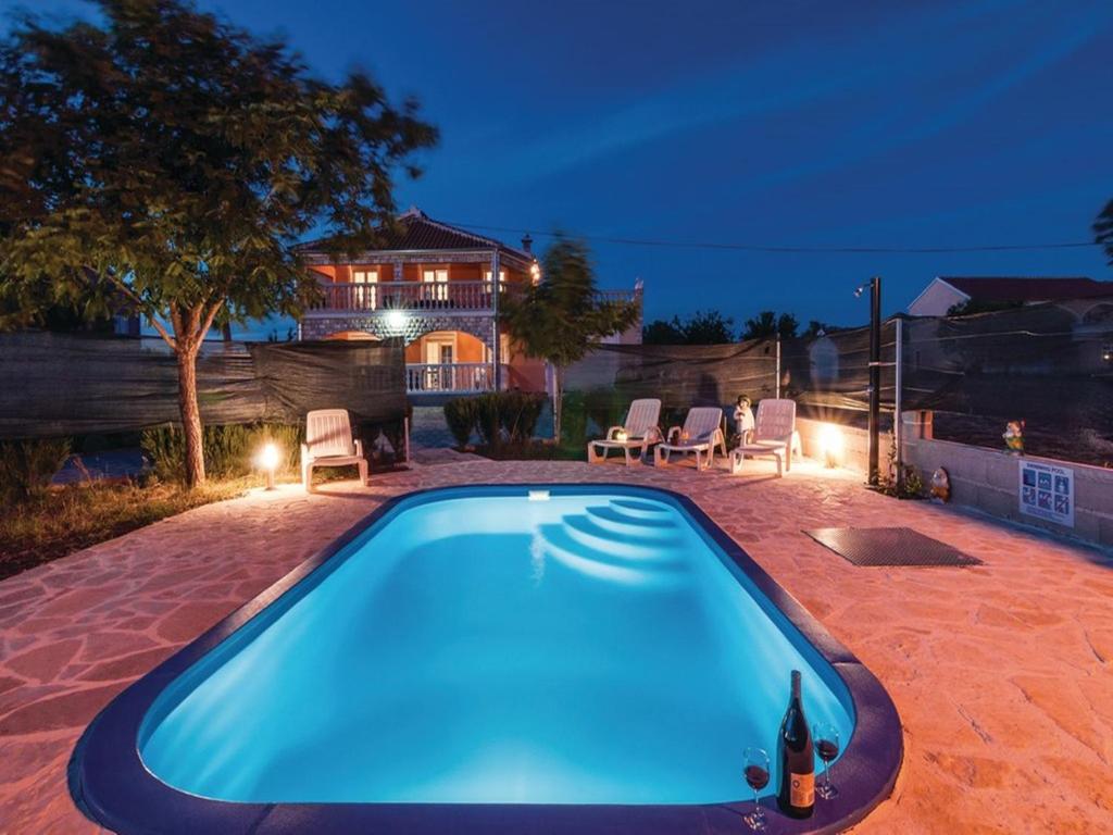 Bazén v ubytování Villa Laura with pool, Budak, Zadar county nebo v jeho okolí