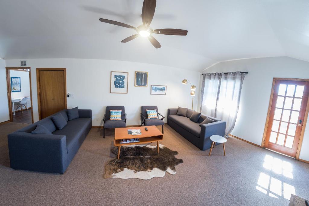 Monarch Motel photo