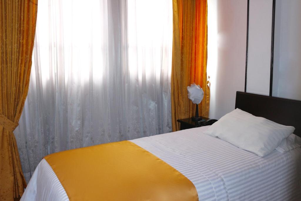 Postel nebo postele na pokoji v ubytování Hotel Ferrovial Corferias