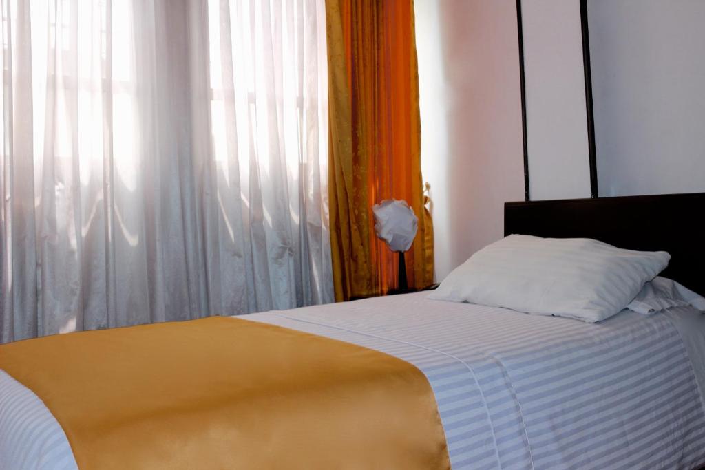 Postel nebo postele na pokoji v ubytování Hotel Ferrovial Corferias