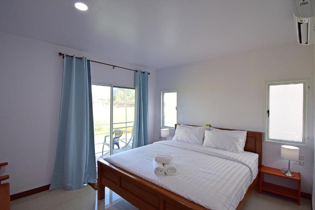 Postel nebo postele na pokoji v ubytování Anissa Resort Koh Yao Yai