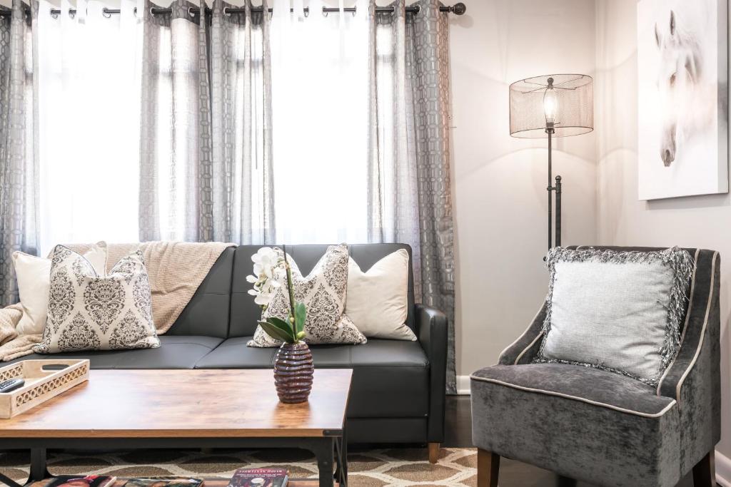 Stylish OneBedroom in Popular Virginia Highland - Apartamento De Una Habitación