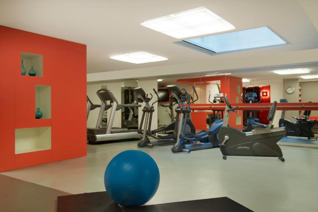 Fitness centrum a/nebo fitness zařízení v ubytování Novotel Montreal Center