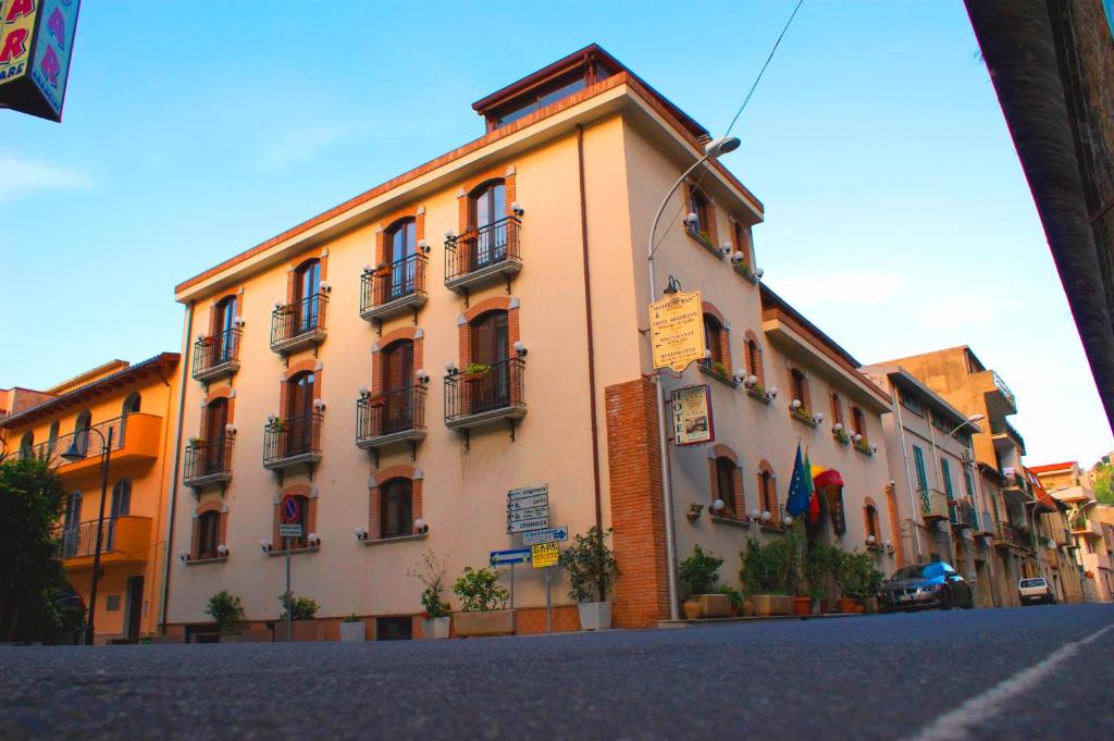 Budova, kde se hotel nachází