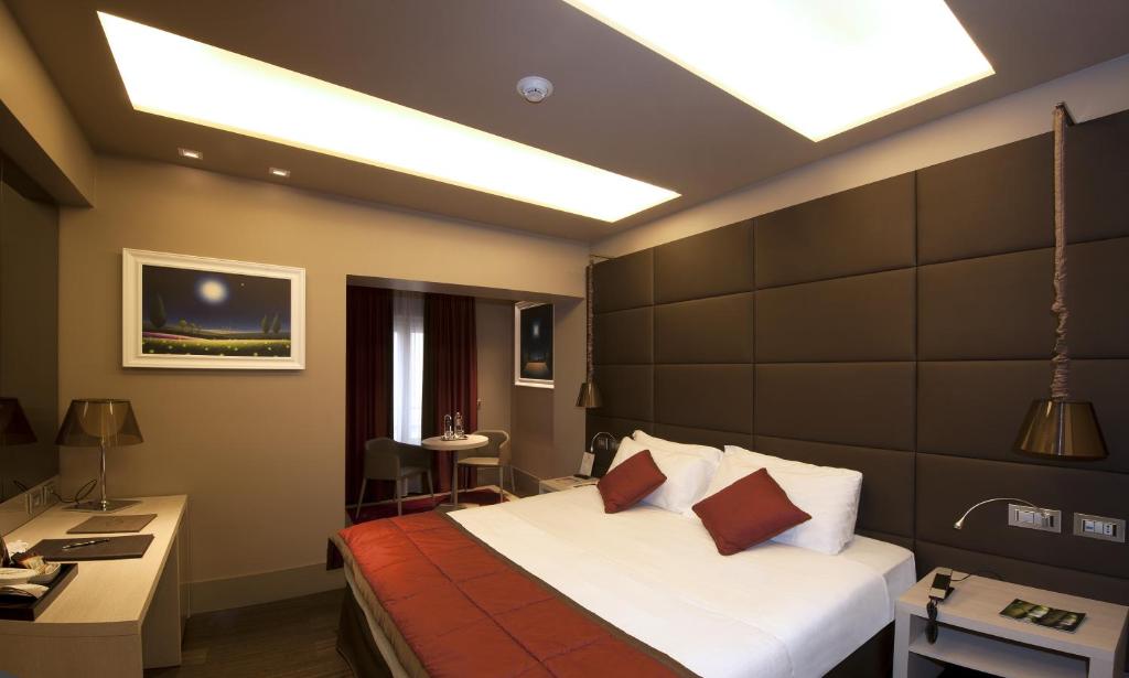 Harry's Bar Trevi Hotel & Restaurant - 