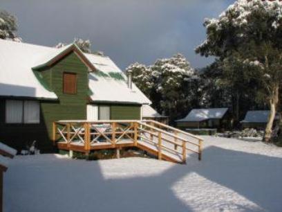 Derwent Bridge Chalets & Studios v zimě