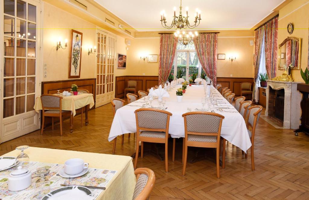 Restaurace v ubytování Logis Hotel Restaurant Remotel