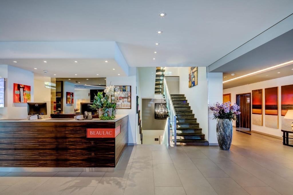 Fuajee või vastuvõtt majutusasutuses Hotel Beaulac