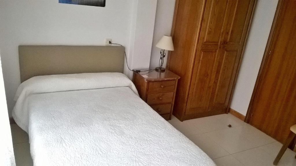 Hostal El Cairo - Single Room With Private Bathroom
