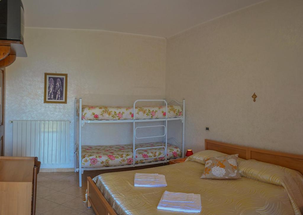 A bed or beds in a room at Casa Lieta