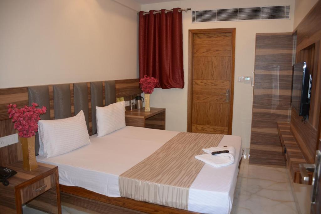 TV a/nebo společenská místnost v ubytování Hotel Golden Oasis - NEAR NEW DELHI RAILWAY STATION