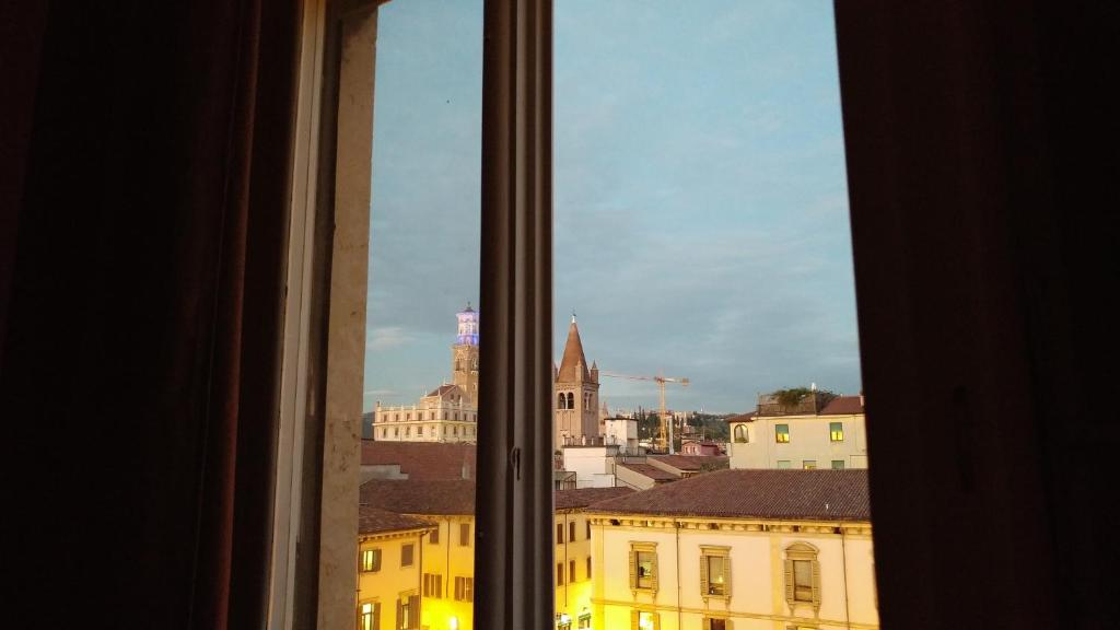 Nespecifikovaný výhled na destinaci Verona nebo výhled na město při pohledu z penzionu